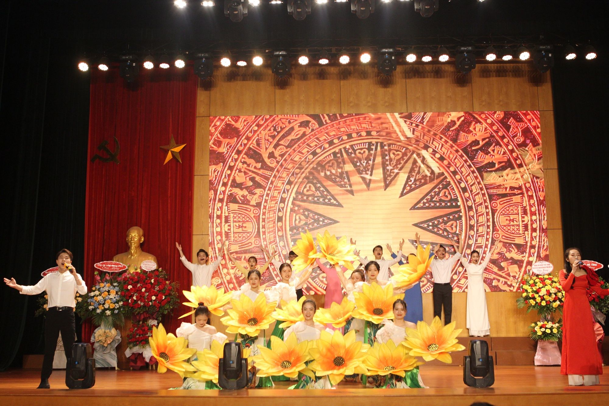 hoạt động văn nghệ sinh vi&ecirc;n