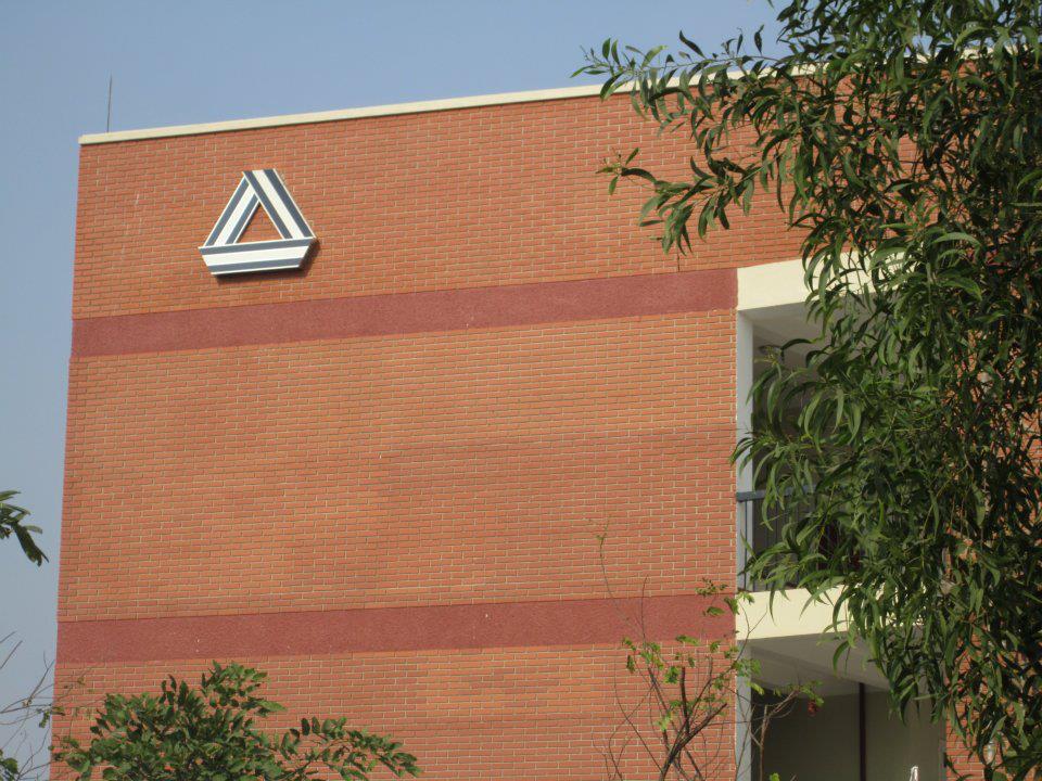 thpt lương thế vinh to&agrave;n cảnh