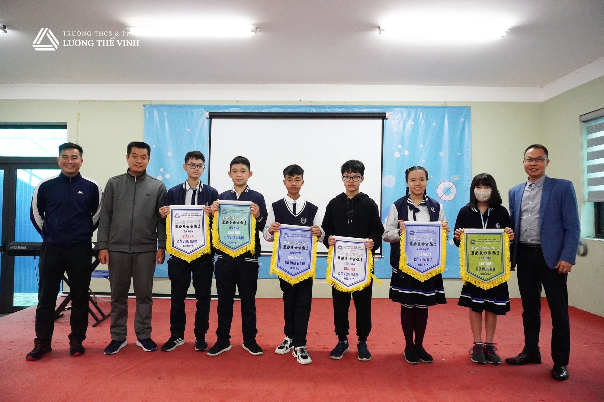 học sinh nhận giải