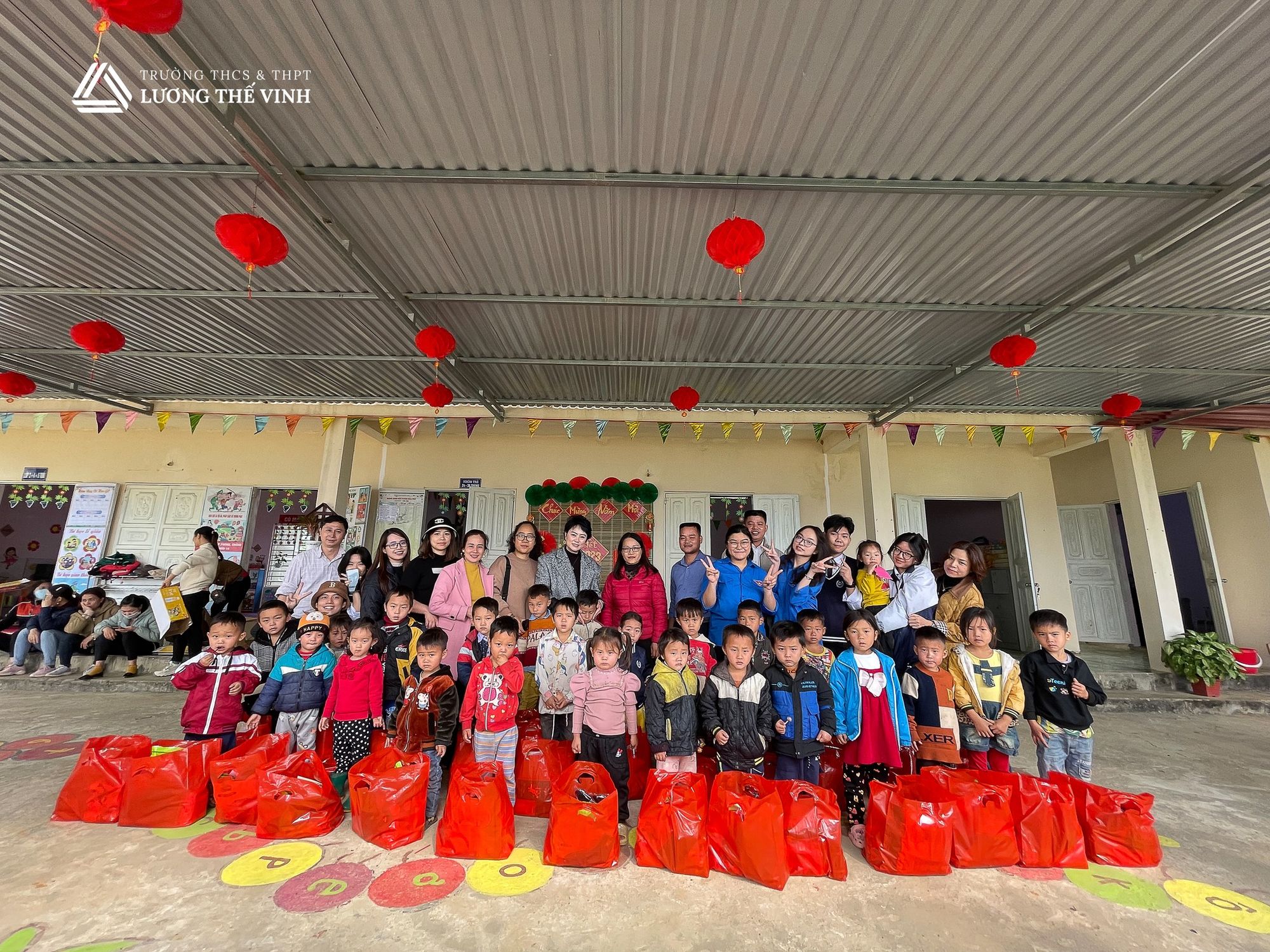 hoạt động t&igrave;nh nguyện