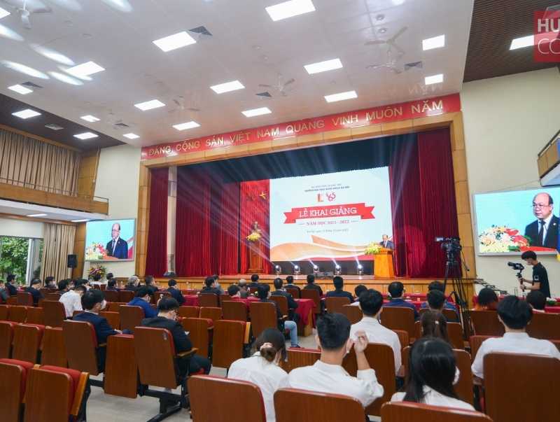 đại học b&aacute;ch khoa h&agrave; nội giảng đường