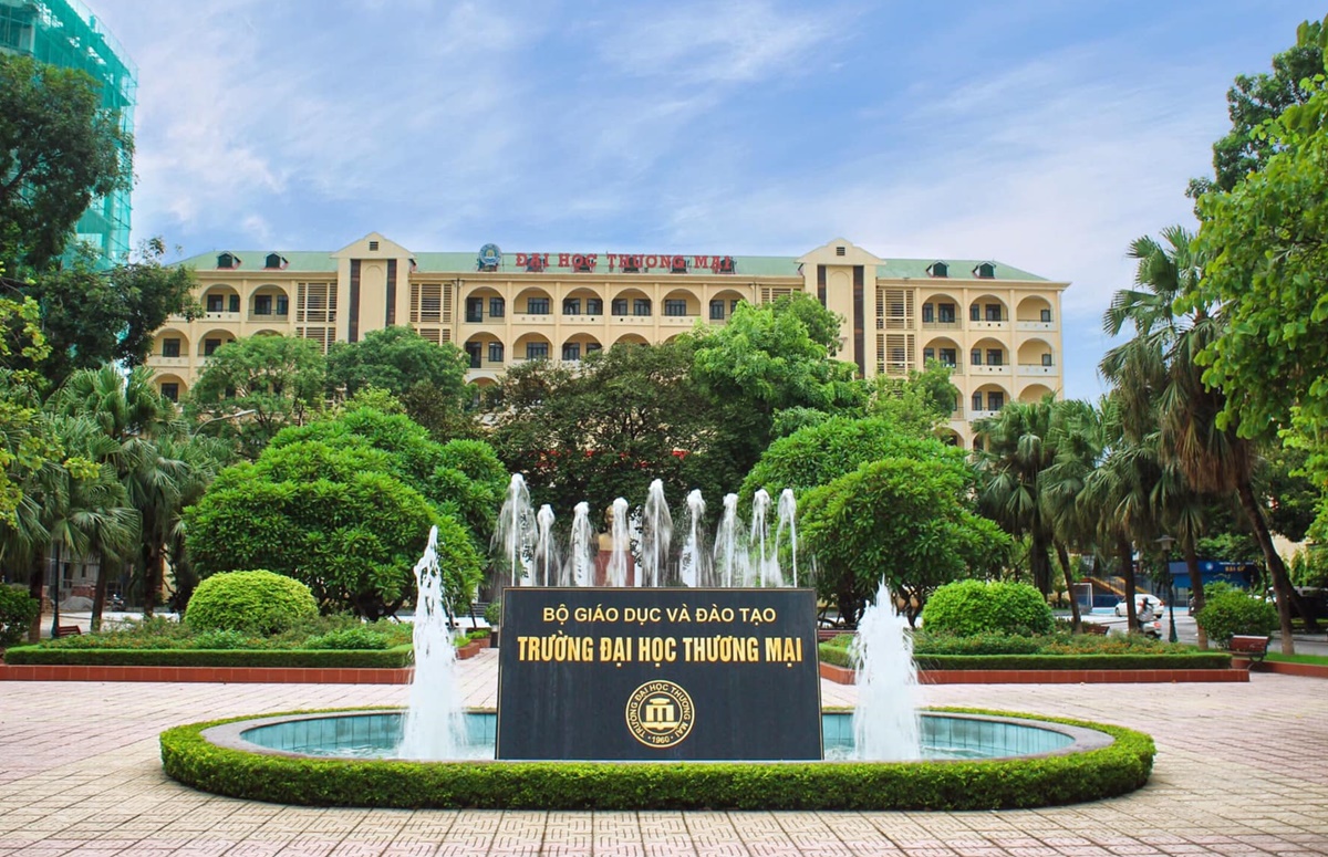 khu&ocirc;n vi&ecirc;n đại học Thương Mại
