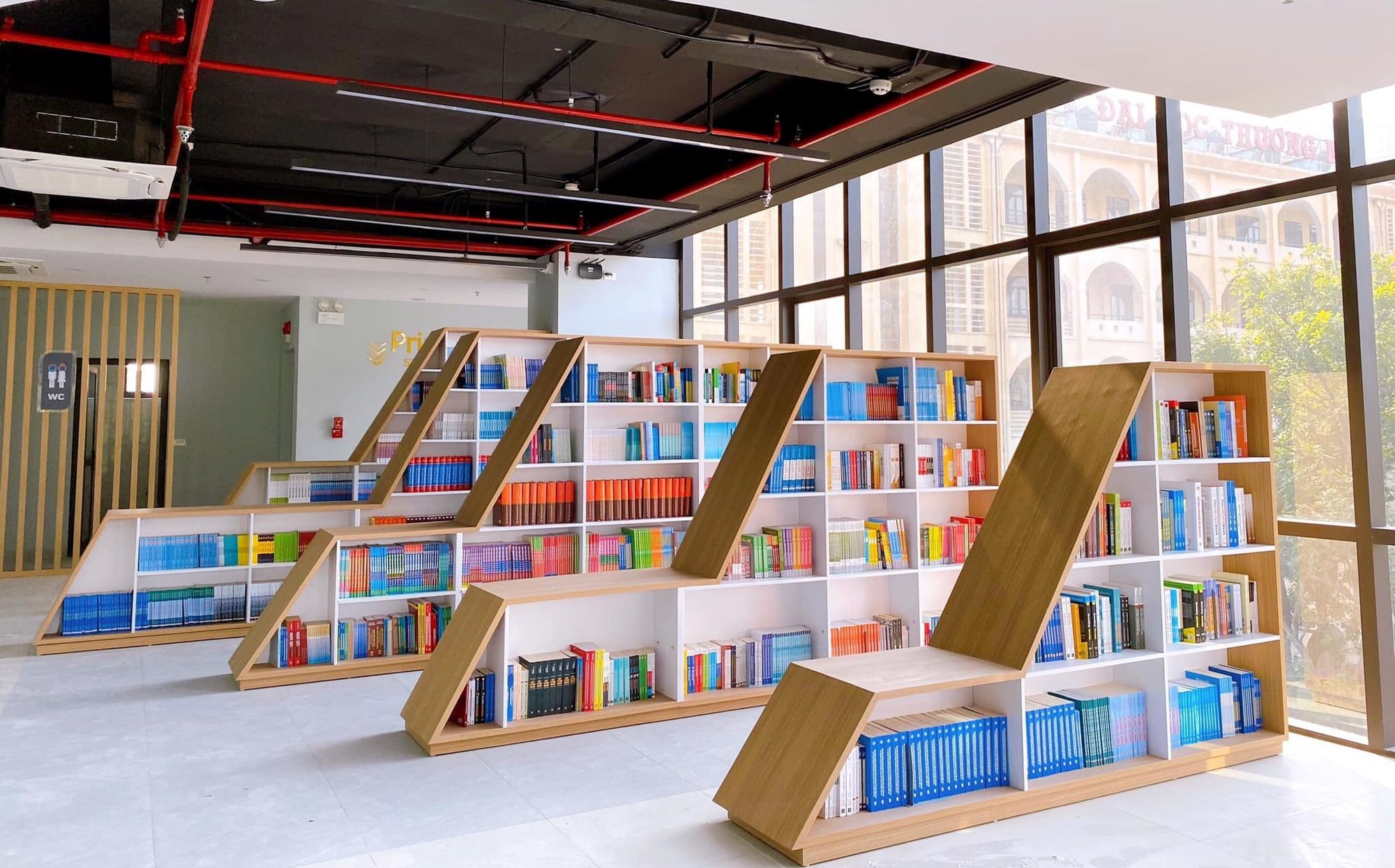 Đại học Thương Mại thư viện