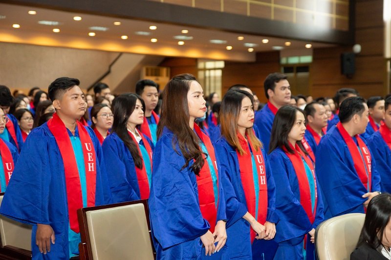 sinh vi&ecirc;n UEH