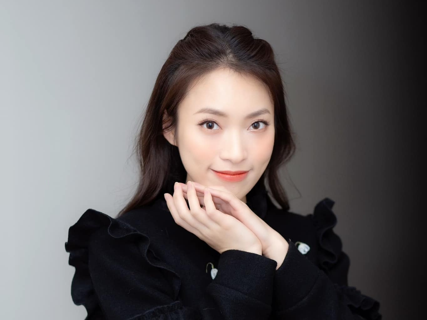 MC Kh&aacute;nh Vy - cựu học sinh chuy&ecirc;n ANh