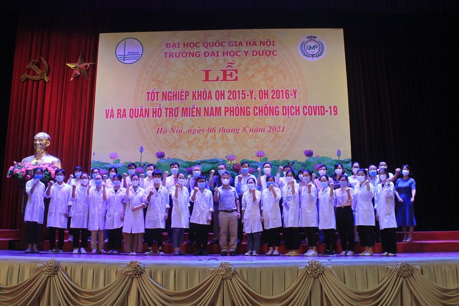 lễ tốt nghiệp v&agrave; ra qu&acirc;n