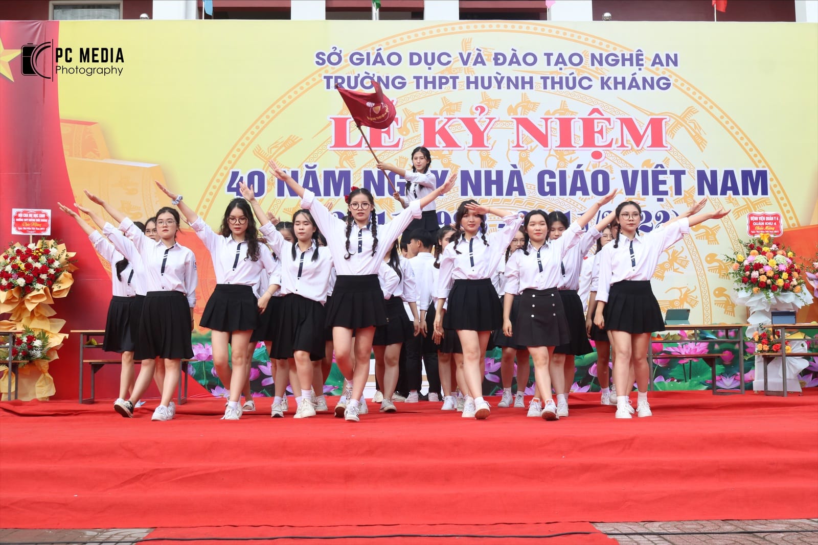 tiết mục văn nghệ của c&aacute;c bạn học sinh