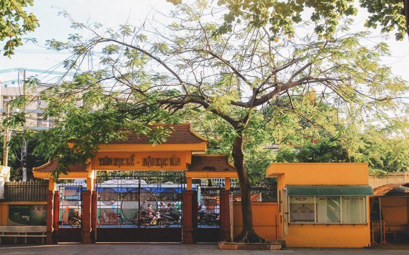 To&agrave;n cảnh THPT Nguyễn Thượng Hiền