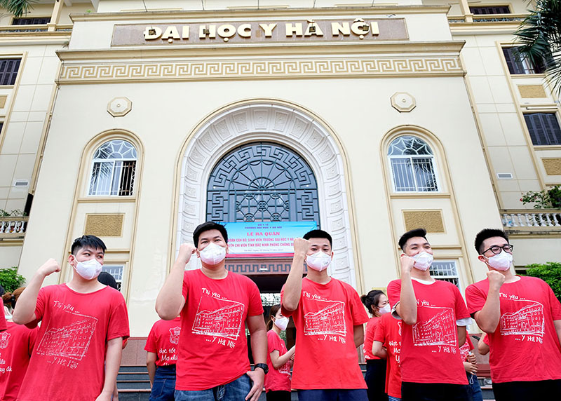 sinh vi&ecirc;n đại học y h&agrave; nội