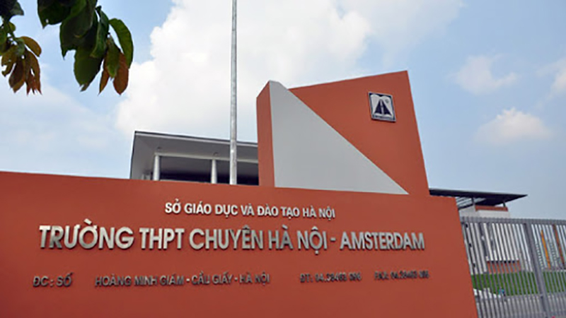 Trường chuy&ecirc;n HN Amsterdam 1