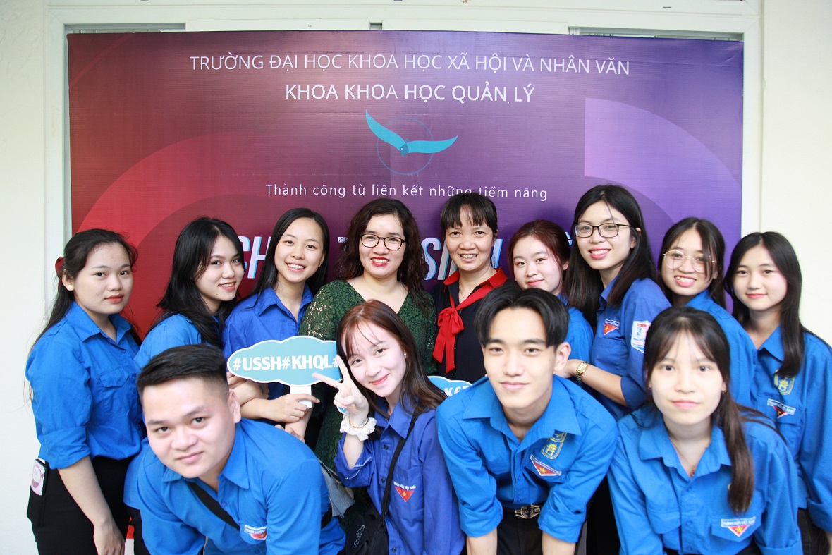 sinh vi&ecirc;n USSH