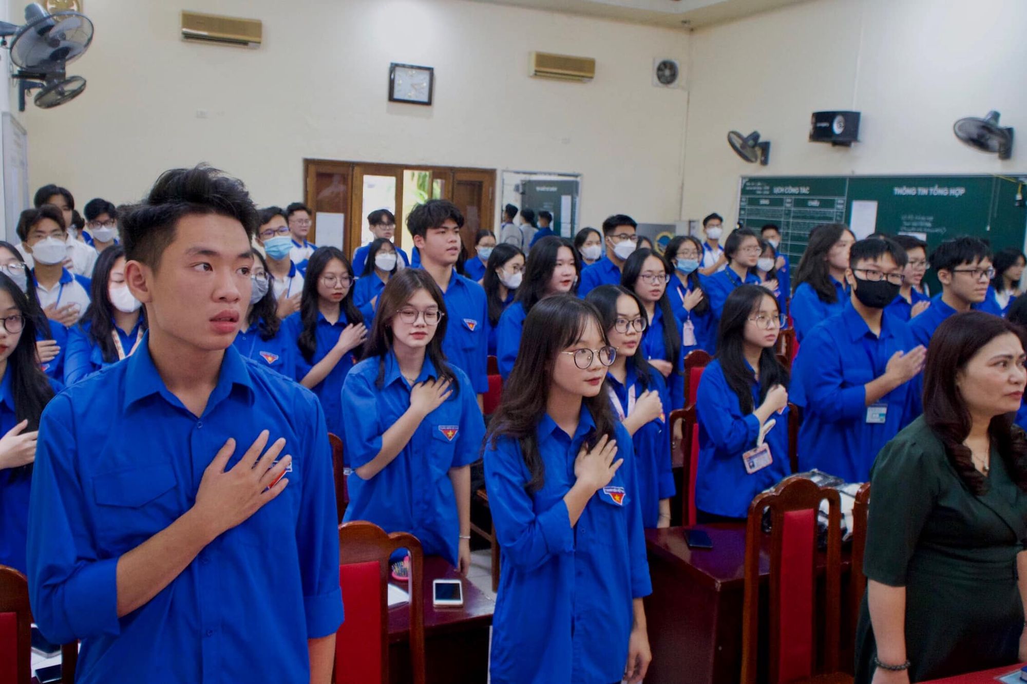 Đo&agrave;n thanh ni&ecirc;n của trường