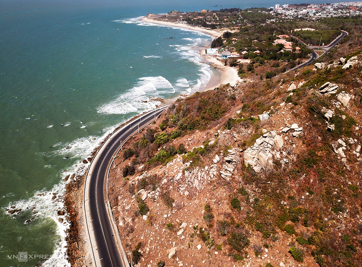 Đường ven biển đoạn đ&egrave;o Nước Ngọt