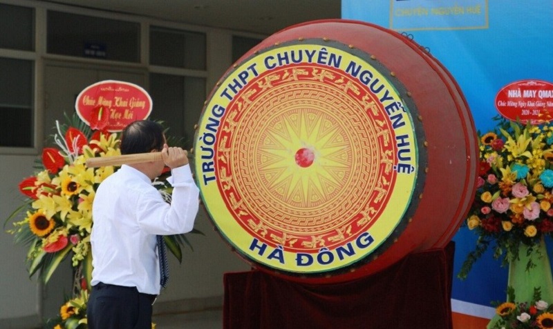 trường-thpt-chuy&ecirc;n-nguyễn-huệ-giới-thiệu