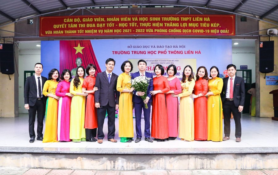 Tổ gi&aacute;o vi&ecirc;n THPT Li&ecirc;n H&agrave;