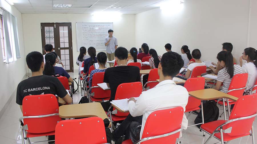 Không khí học tập sôi nổi của lớp F70 tại trung tâm IELTS Fighter