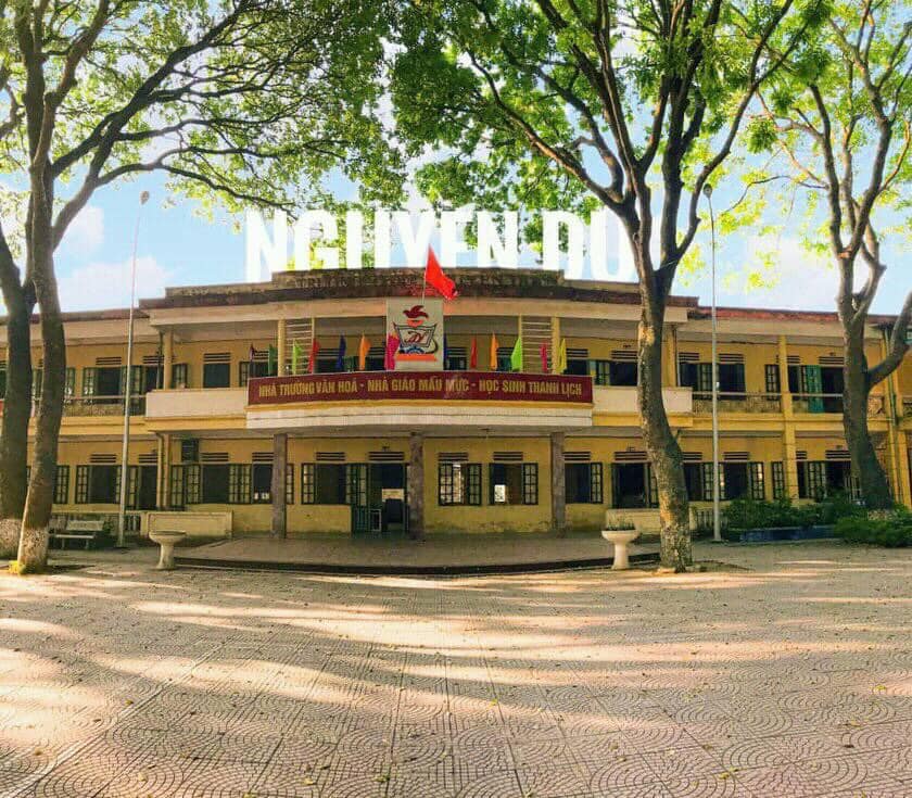 s&acirc;n trường trường thpt nguyễn du thanh oai