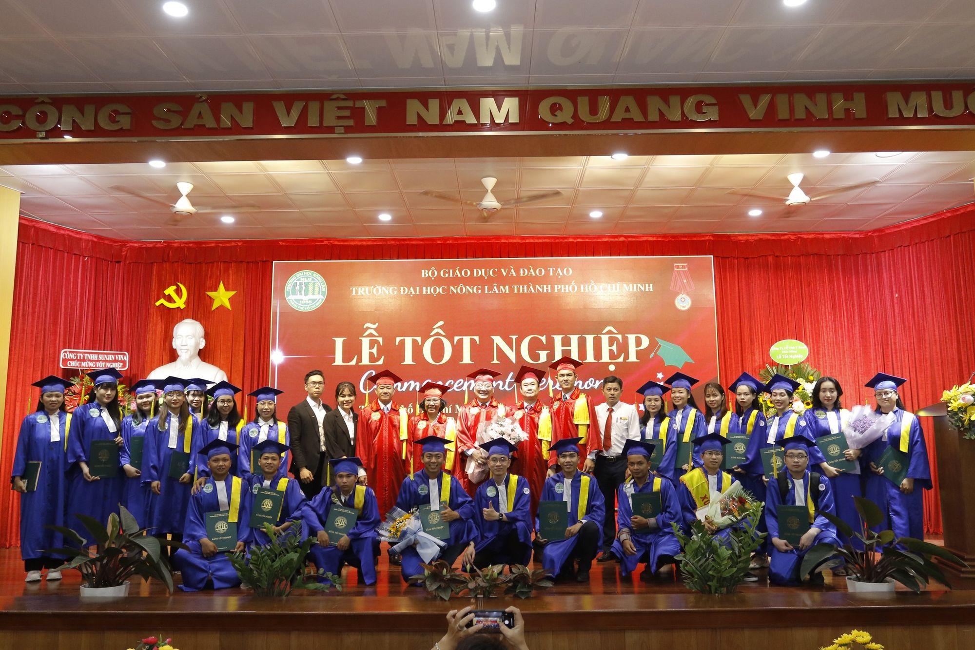 lễ tốt nghiệp của sinh vi&ecirc;n