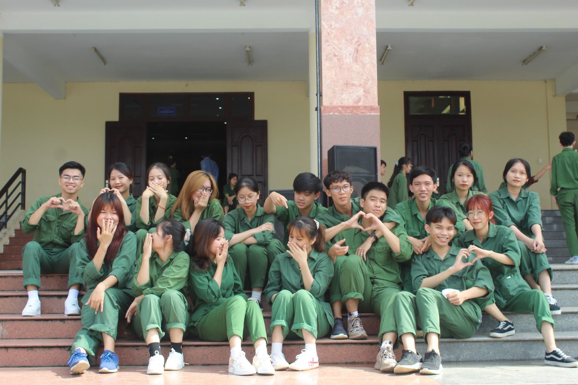 sinh vi&ecirc;n học qu&acirc;n sự