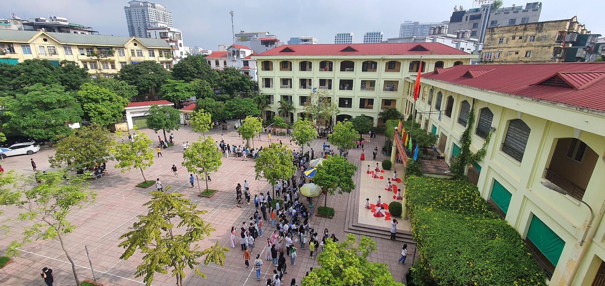 s&acirc;n trường của trường thpt cầu giấy