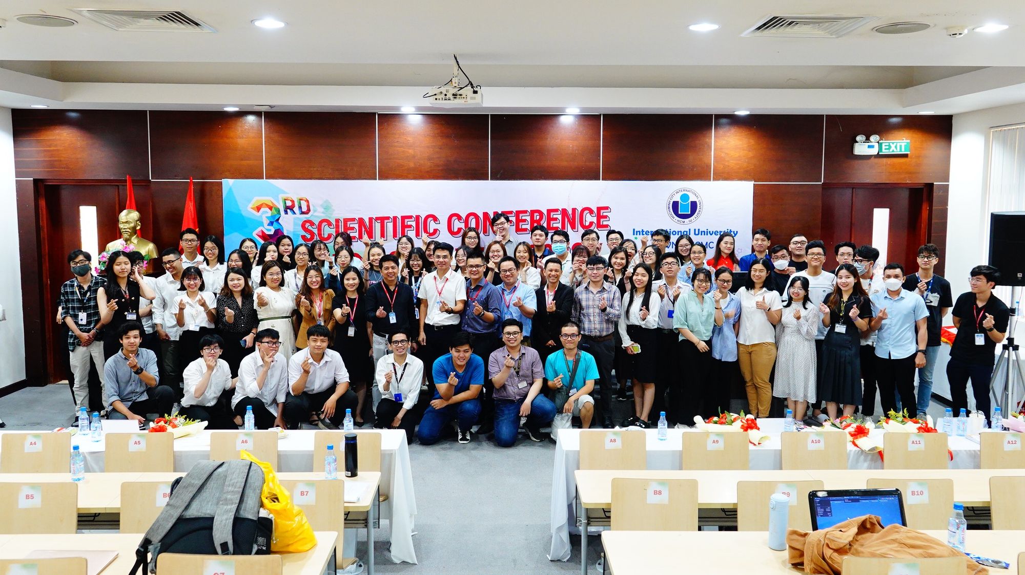 thầy v&agrave; tr&ograve; trường đại học quốc tế