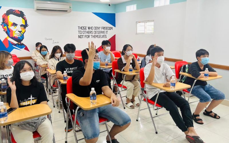 Lớp học tại IF Đỗ Xu&acirc;n Hợp