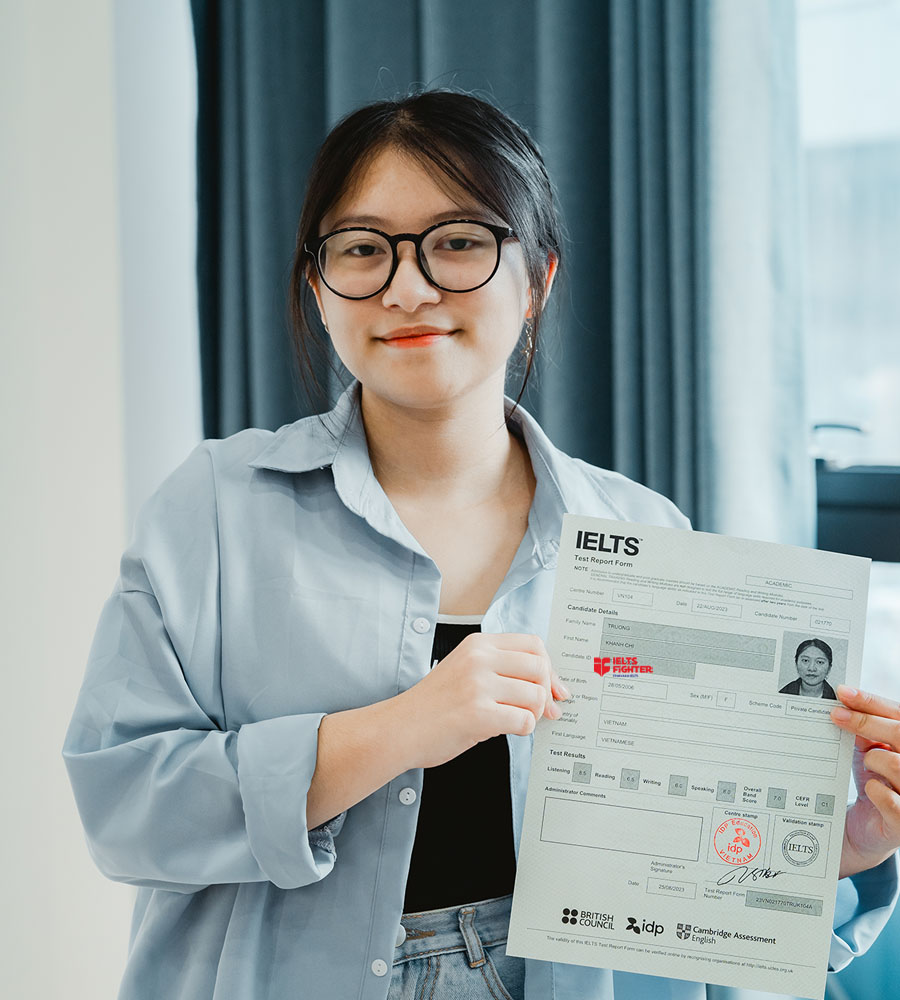 Kh&aacute;nh Chi 7.0 IELTS 1