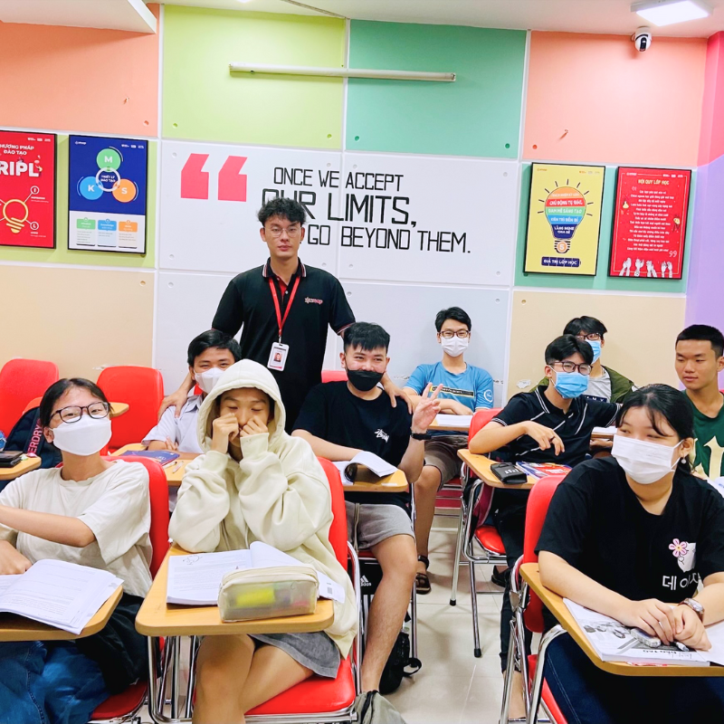 Buổi Workshop được dẫn dắt bởi Thầy Nguyễn Th&agrave;nh Th&aacute;i - GV tại IELTS Fighter 