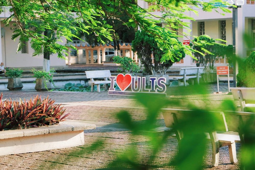 Đại học Ngoại Ngữ H&agrave; Nội s&acirc;n trường