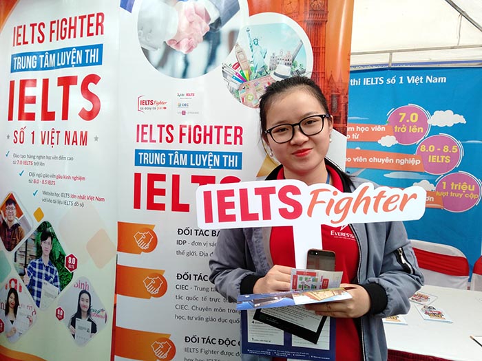 Các bạn chụp ảnh check in tại chương trình ngày hội việc làm 