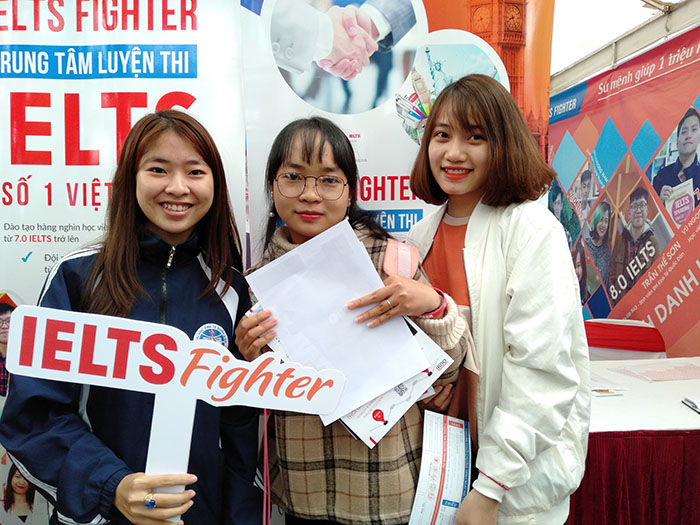 Tư vấn ngày hội việc làm tại KTQD - IELTS Fighter 3