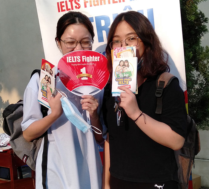 IELTS Fighter tài trợ vàng đón tân sinh viên Học viện Báo chí tuyên truyền 12