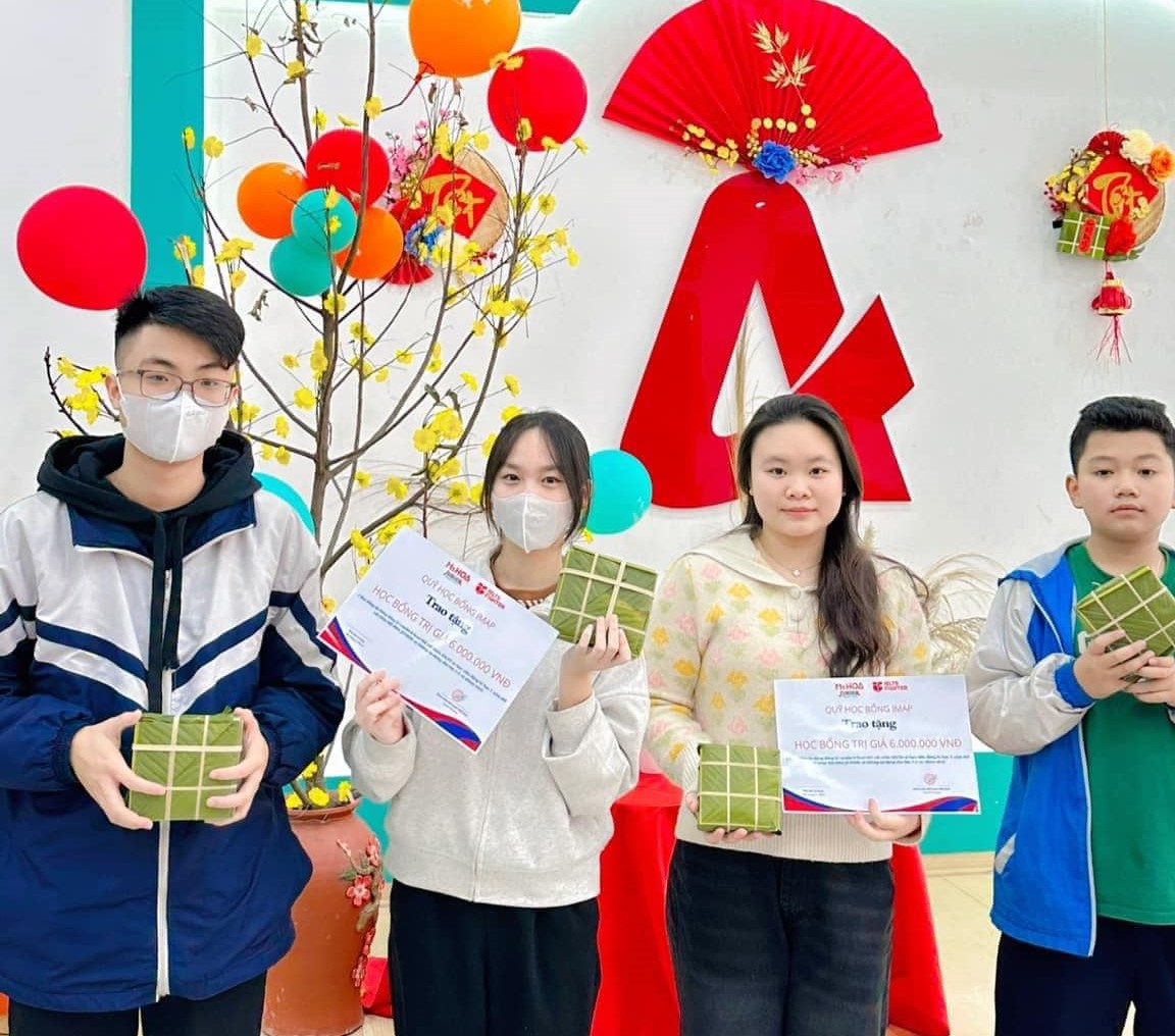 Ch&agrave;o đ&oacute;n kh&ocirc;ng kh&iacute; Tết tại buổi Workshop Offline l&agrave;m b&aacute;nh chưng