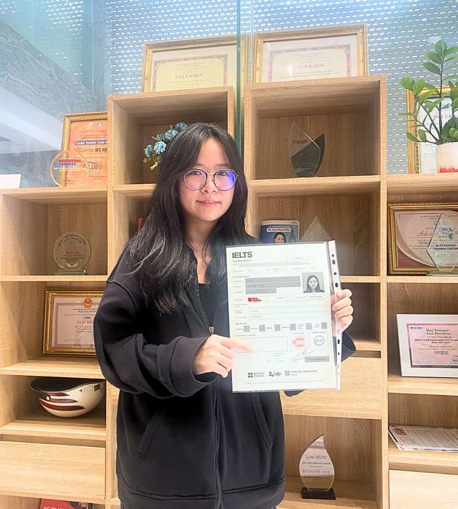 học vi&ecirc;n Tiểu Quỳnh v&agrave; th&agrave;nh t&iacute;ch 7.5 Overall