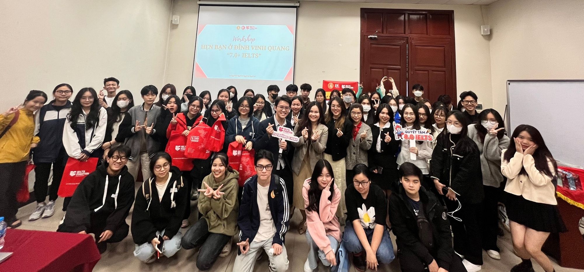 Workshop offline c&ugrave;ng thầy c&ocirc; v&agrave; c&aacute;c bạn sinh vi&ecirc;n Học viện Ng&acirc;n h&agrave;ng