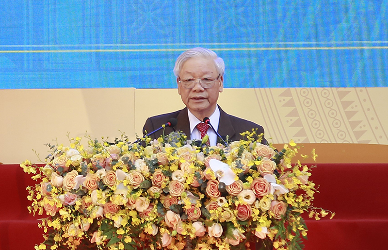 TBT Nguyễn Ph&uacute; Trọng ph&aacute;t biểu tại trường