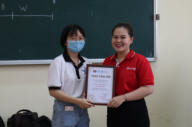 Hơn 150 sinh viên Đại học Khoa học xã hội và nhân văn tham gia kì thi thử IELTS