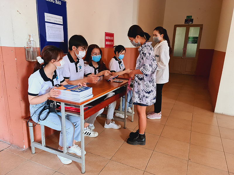 Hơn 150 sinh viên Đại học Khoa học xã hội và nhân văn tham gia kì thi thử IELTS