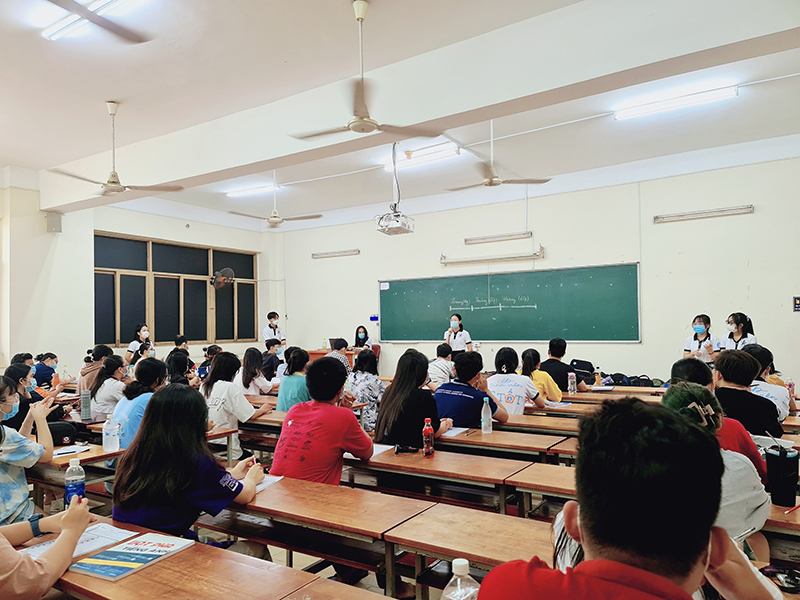 Hơn 150 sinh viên Đại học Khoa học xã hội và nhân văn tham gia kì thi thử IELTS
