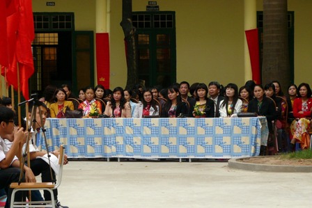 Đội ngũ gi&aacute;o vi&ecirc;n trường L&ecirc; Qu&yacute; Đ&ocirc;n H&agrave; Đ&ocirc;ng