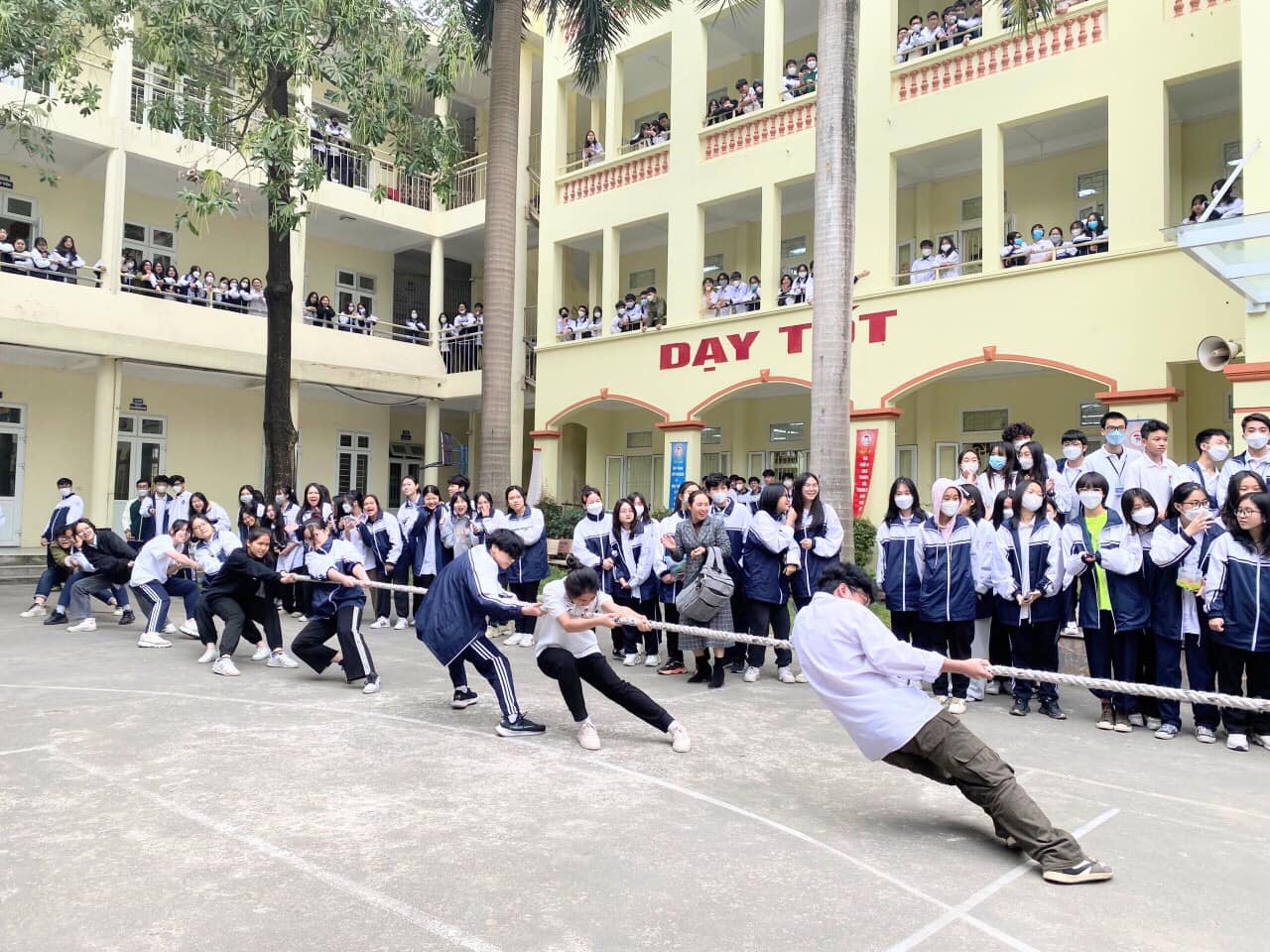 Hoạt động của trường L&ecirc; Qu&yacute; Đ&ocirc;n H&agrave; Đ&ocirc;ng