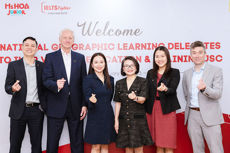 IELTS Fighter hợp t&aacute;c NXB Mỹ National Geographic Learning - 1