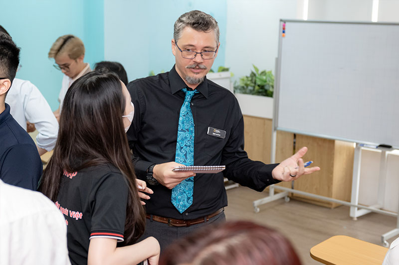 IELTS Fighter hợp t&aacute;c NXB Mỹ National Geographic Learning - 9