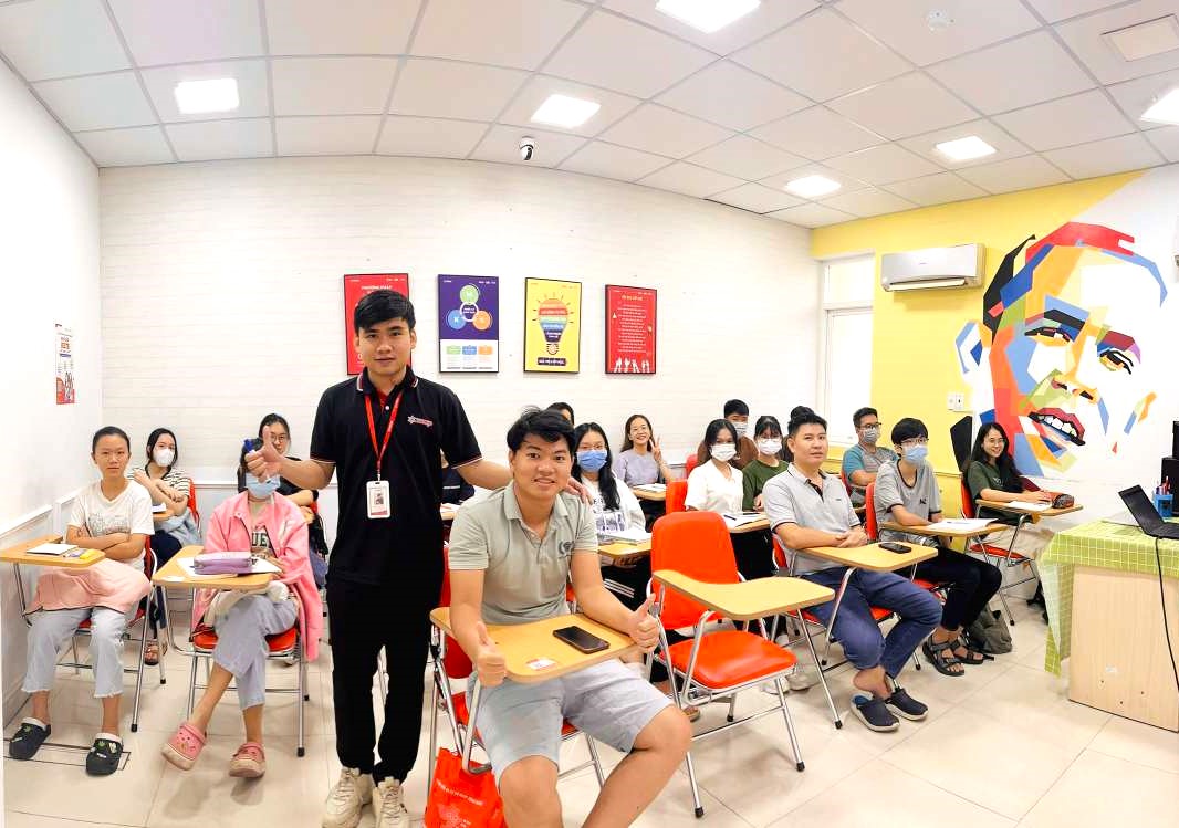 H&igrave;nh ảnh lớp học &aacute;p dụng phương ph&aacute;p RIPL tại IELTS Fighter