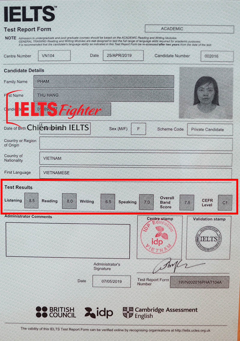 Nữ nhân viên công sở và bằng 7.5 IELTS