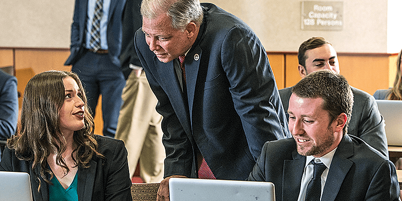 Học vi&ecirc;n đi du học Thạc sĩ đa phần l&agrave; người đ&atilde; c&oacute; kinh nghiệm l&agrave;m việc