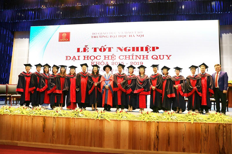 sinh vi&ecirc;n đại học h&agrave; nội