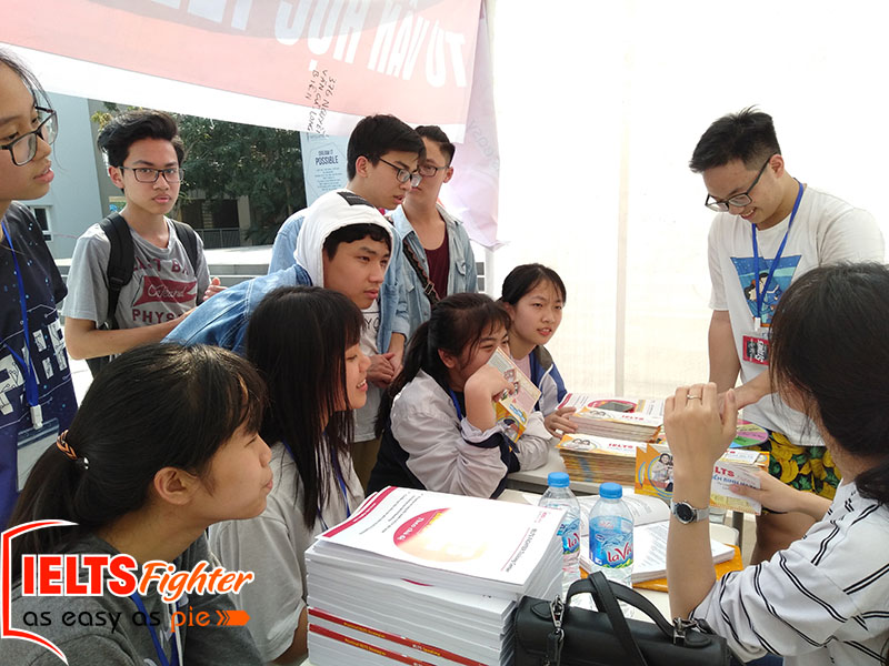 IELTS Fighter đồng hành tài trợ hội chợ khoa học Scienceverse - THPT Nguyễn Gia Thiều 3