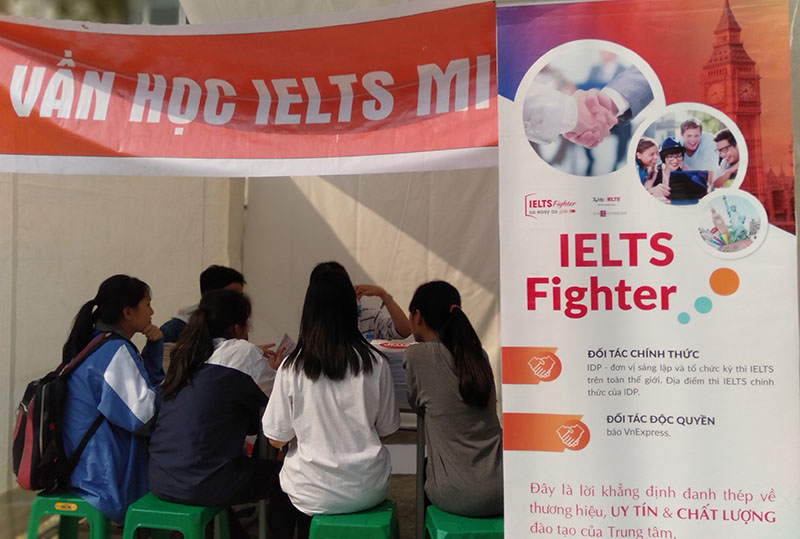 IELTS Fighter đồng hành tài trợ hội chợ khoa học Scienceverse - THPT Nguyễn Gia Thiều 4