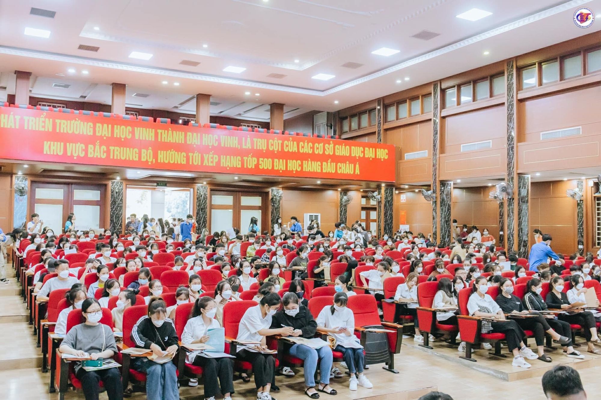 tư vấn tuyển sinh Vinh Uni